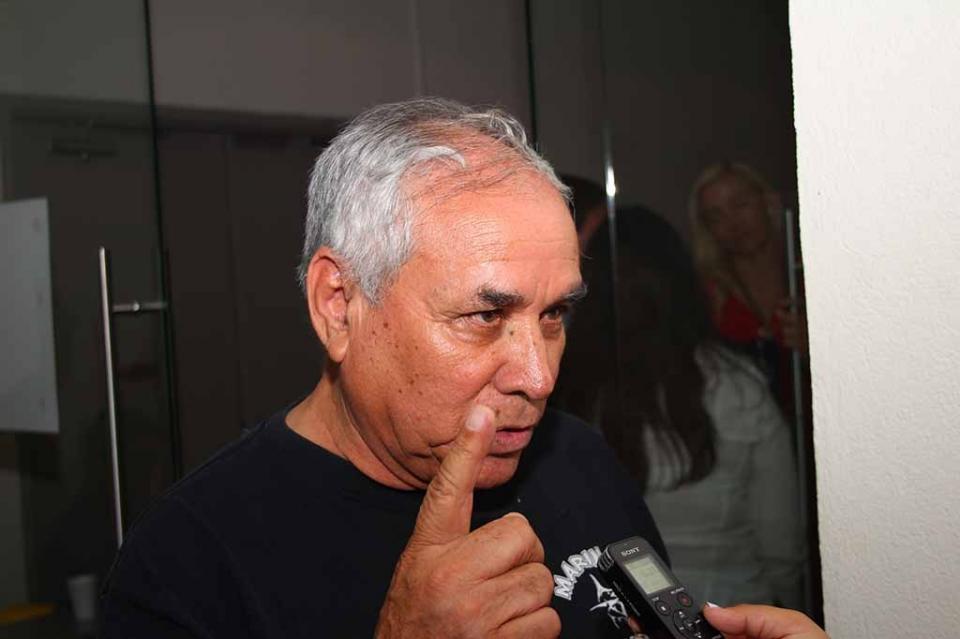 “No se requiere adquirir vehículos de lujo, es necesario apegarse a la Ley de Austeridad” Homero González “No se requiere adquirir vehículos de lujo, es necesario apegarse a la Ley de Austeridad” Homero González