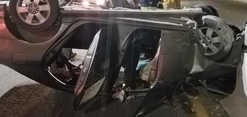 IMG-20190501-WA0033 Dos personas lesionadas en volcadura frente a Costa Azul