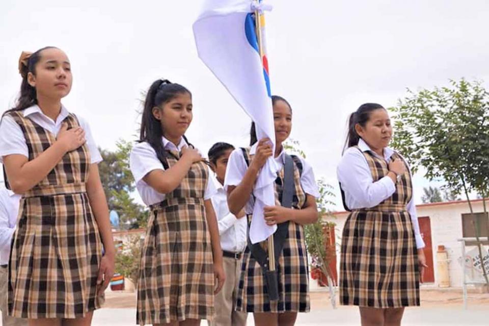 Se abanderaron planteles educativos de Mulegé y Loreto Se abanderaron planteles educativos de Mulegé y Loreto