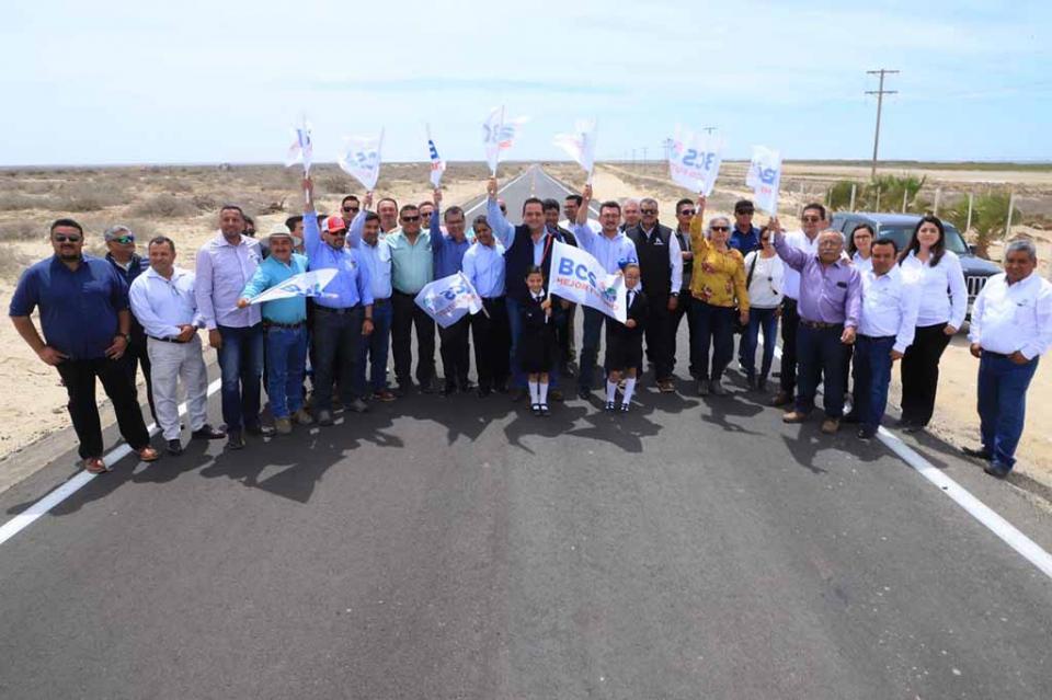 Entrega gobernador Carlos Mendoza carretera Punta Abreojos - La Bocana Entrega gobernador Carlos Mendoza carretera Punta Abreojos - La Bocana