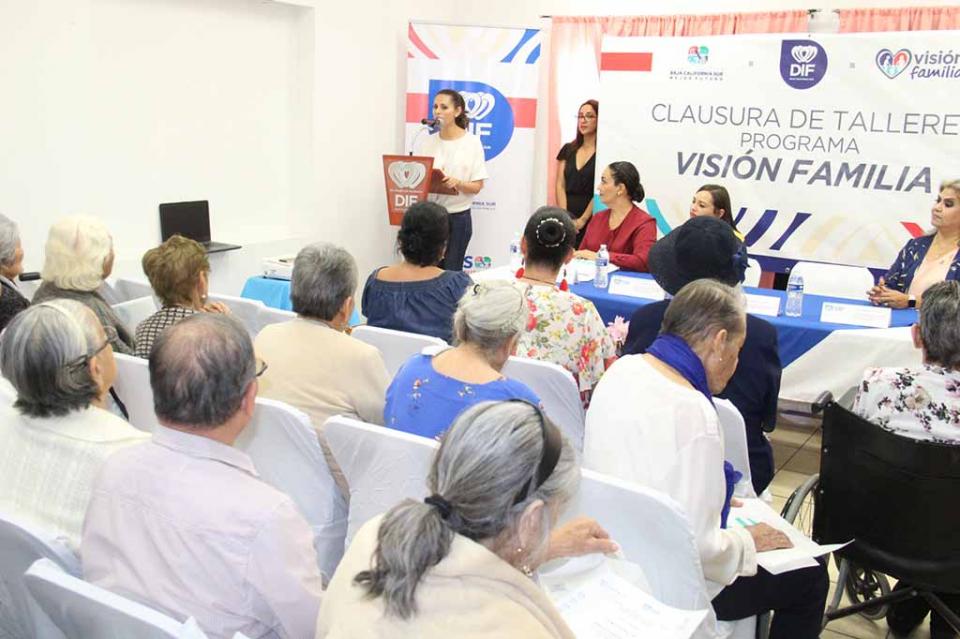 Capacita SEDIF a beneficiarios de Casa de Día Santa Fe en La Paz Capacita SEDIF a beneficiarios de Casa de Día Santa Fe en La Paz