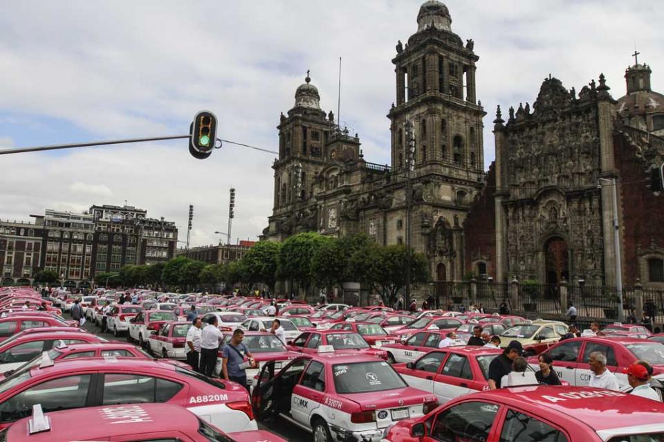Alertan a automovilistas por marchas y bloqueos de taxistas en CDMX Alertan a automovilistas por marchas y bloqueos de taxistas en CDMX
