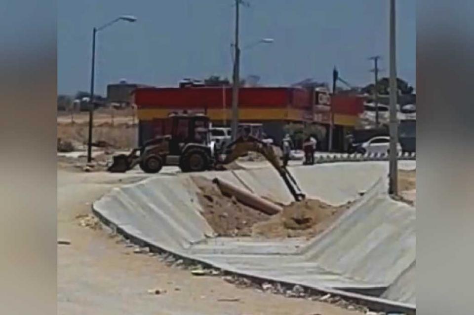Empieza Homex a “maquillar” canal de Chula Vista ante llegada de autoridades federales, refieren vecinos del lugar Empieza Homex a “maquillar” canal de Chula Vista ante llegada de autoridades federales, refieren vecinos del lugar