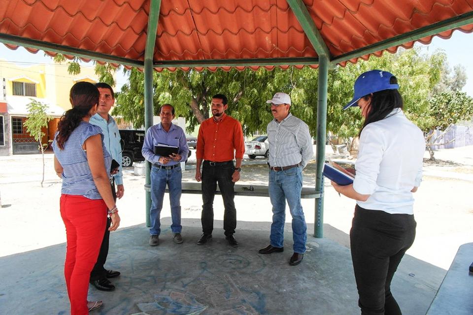 Atiende gobierno estatal a vecinos de la colonia Santa María, en La Paz Atiende gobierno estatal a vecinos de la colonia Santa María, en La Paz