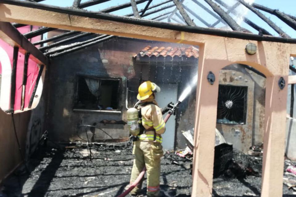 casaquemada3 Pérdidas totales por incendio en casa habitación en fraccionamiento Caracoles