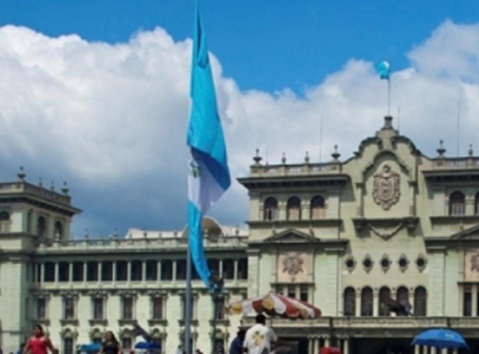 Revocan en Guatemala prohibición de uso de celulares en conteo de votos Revocan en Guatemala prohibición de uso de celulares en conteo de votos