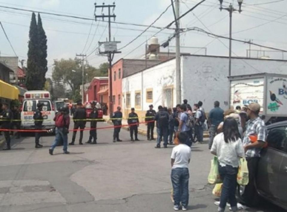 Explosión en vivienda de Iztacalco deja al menos dos heridos Explosión en vivienda de Iztacalco deja al menos dos heridos