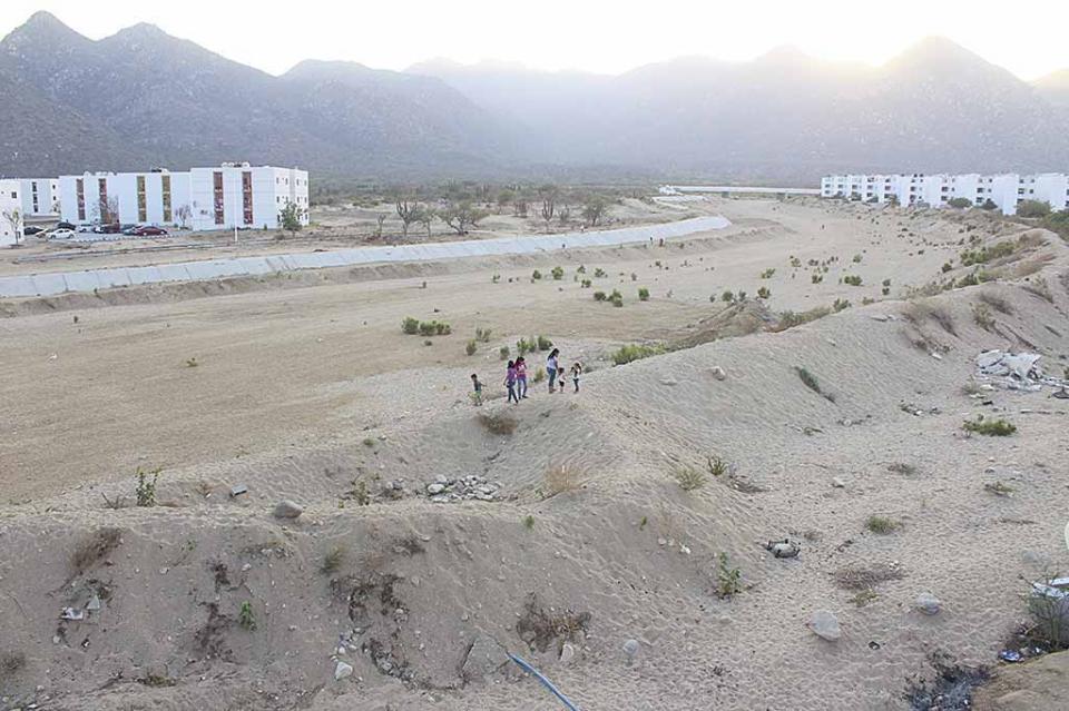 Compromiso de Sandra Moreno con habitantes de Puerto Nuevo a solucionar problema que Compromiso de Sandra Moreno con habitantes de Puerto Nuevo a solucionar problema que enfrentan al vivir en zona de riesgo