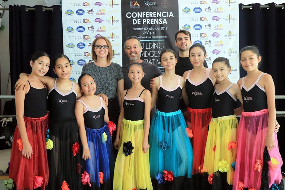 Bailarines de Danza Internacional capacitan a Artistas del Municipio de Los Cabos Bailarines de Danza Internacional capacitan a Artistas del Municipio de Los Cabos