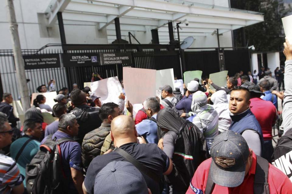 Policías federales protestan afuera del Senado, buscan reunión con legisladores Policías federales protestan afuera del Senado, buscan reunión con legisladores