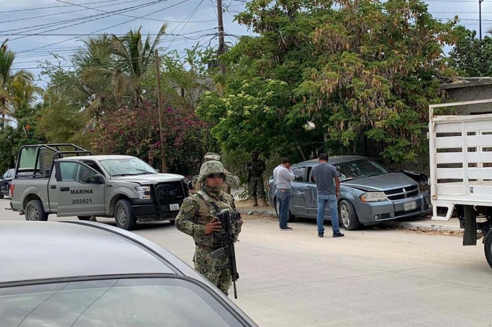 Mujer resulta lesionada tras choque con patrulla de la Marina en colonia El Zacatal Mujer resulta lesionada tras choque con patrulla de la Marina en colonia El Zacatal