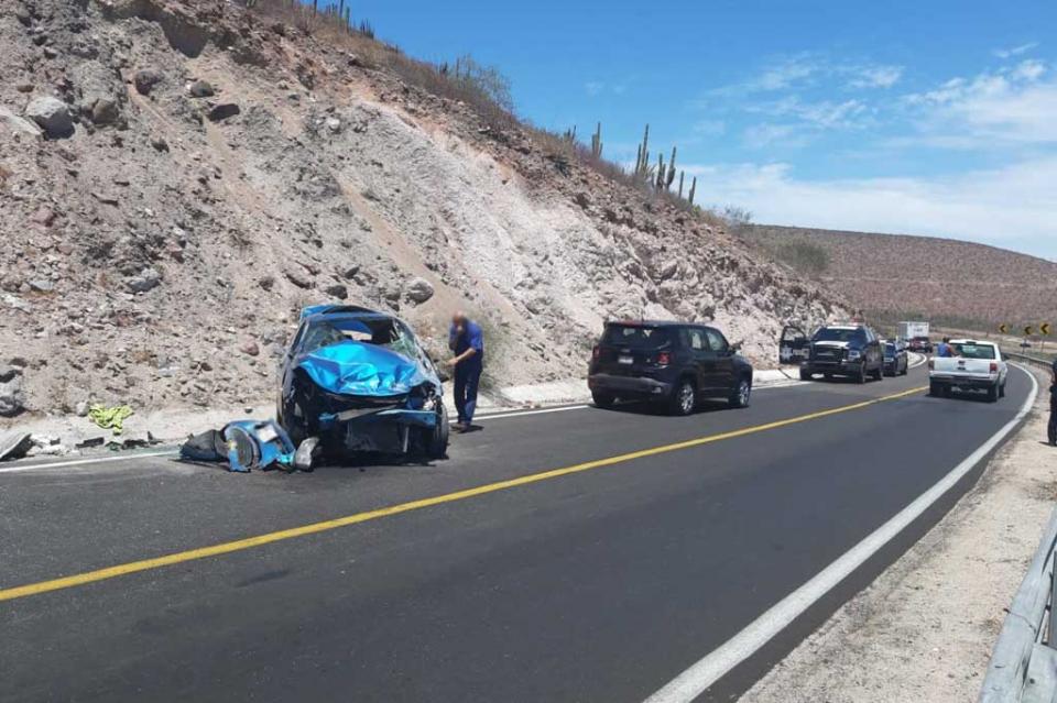 Deshace su carro en volcadura rumbo a Pichilingue Deshace su carro en volcadura rumbo a Pichilingue