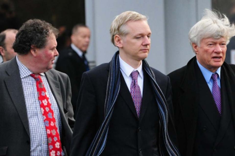 Suecia busca interrogar a Assange en Londres por presunta violación Suecia busca interrogar a Assange en Londres por presunta violación