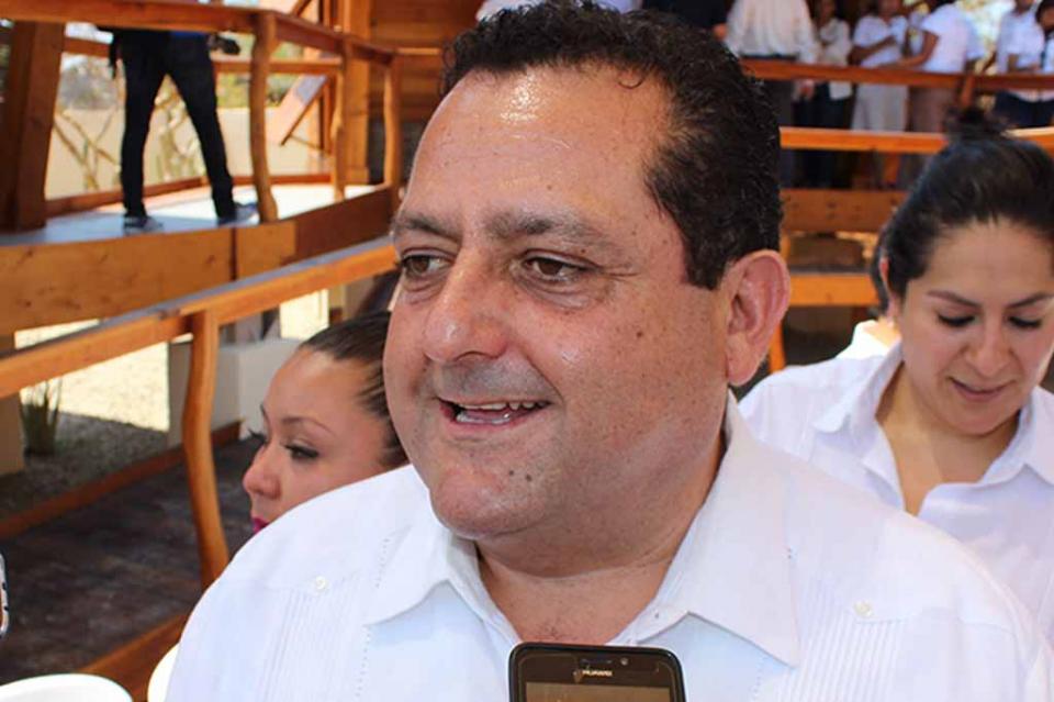 Gobernador Carlos Mendoza Davis, de los mandatarios mejor aprobados en el país de acuerdo a encuesta de Arias Consultores Gobernador Carlos Mendoza Davis, de los mandatarios mejor aprobados en el país de acuerdo a encuesta de Arias Consultores