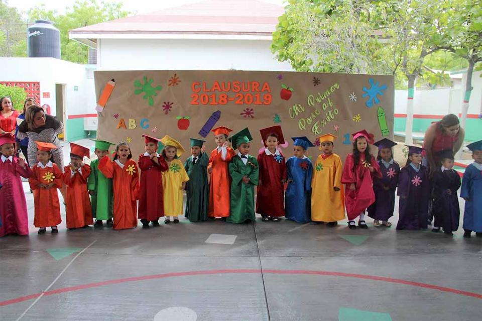 Celebran fin de cursos en centro asistencial de la colonia Loma Linda Celebran fin de cursos en centro asistencial de la colonia Loma Linda