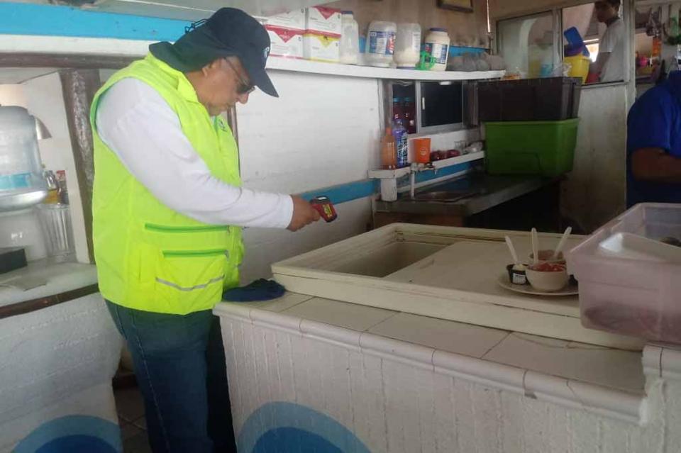 Realiza COEPRIS verificaciones sanitarias en playas con mayor afluencia de vacacionistas Realiza COEPRIS verificaciones sanitarias en playas con mayor afluencia de vacacionistas