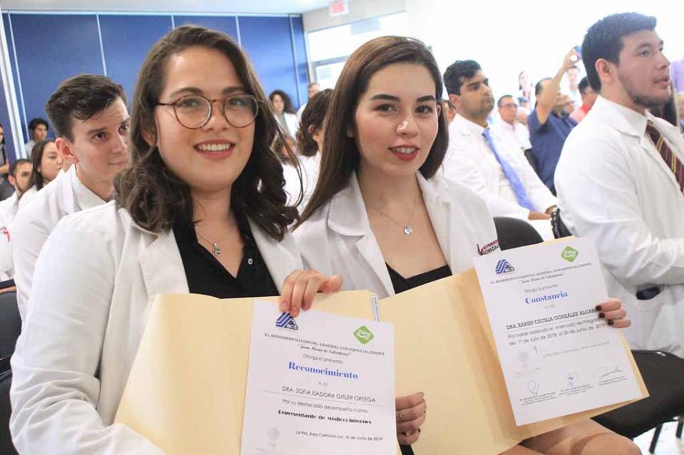 Estados esperan reconsideración al recorte federal de becas para pasantes médicos Estados esperan reconsideración al recorte federal de becas para pasantes médicos