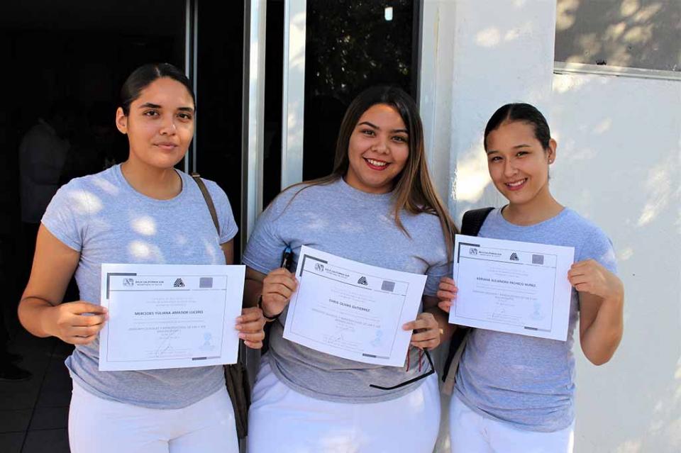 Estudiantes de bachillerato son capacitados como promotores de Salud Estudiantes de bachillerato son capacitados como promotores de Salud