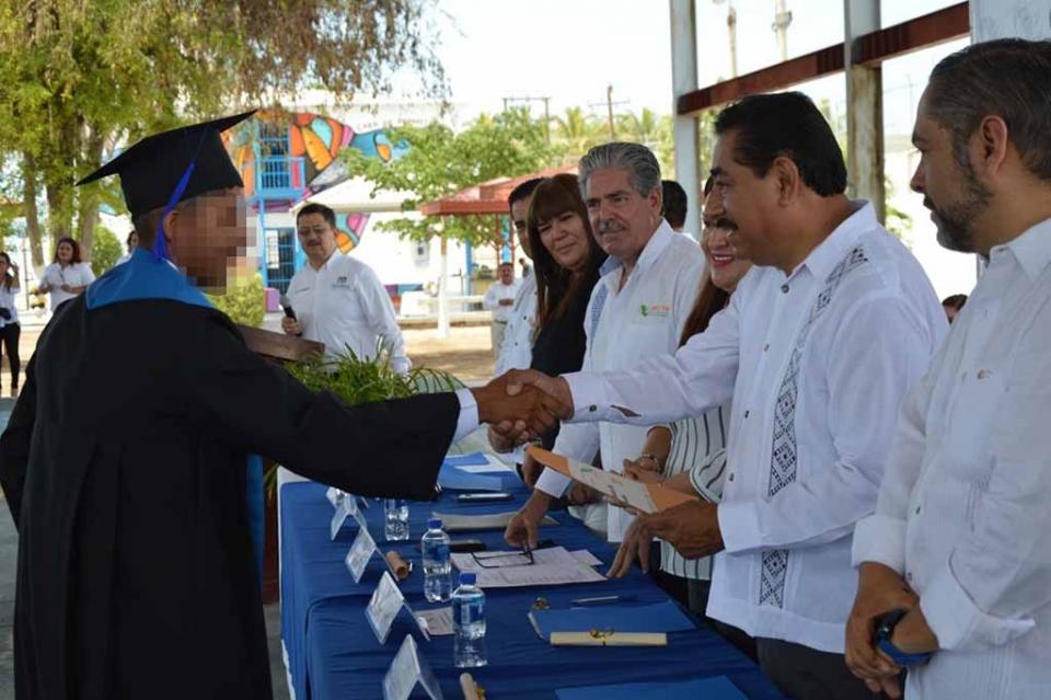 Culminan jóvenes internos del CIEA sus estudios de preparatoria Culminan jóvenes internos del CIEA sus estudios de preparatoria