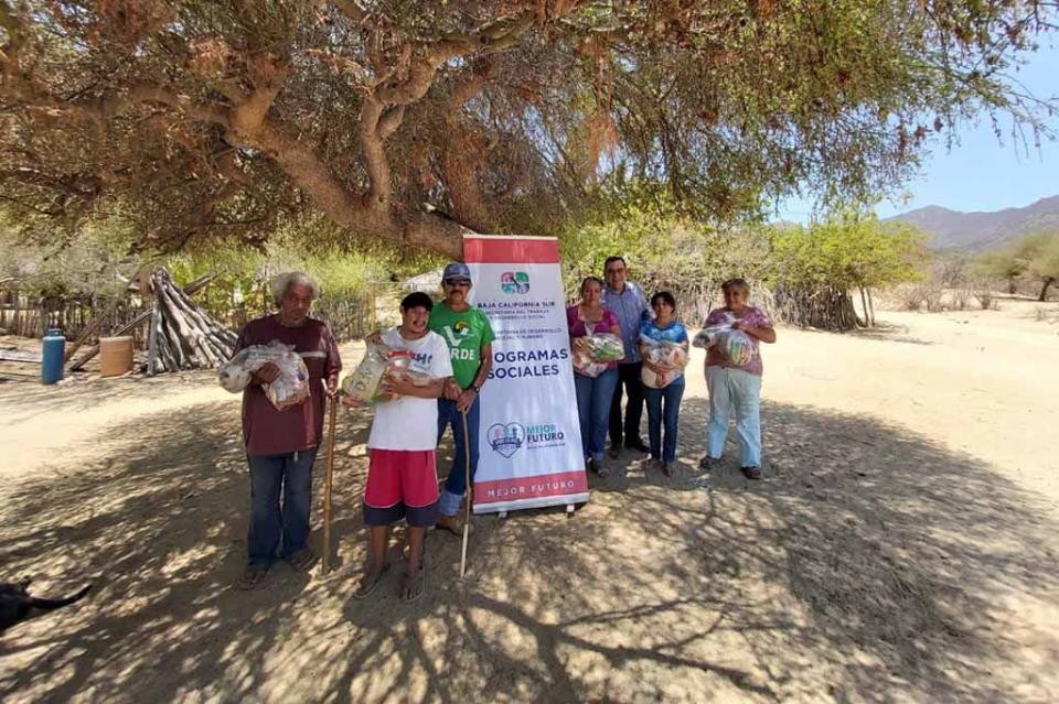 Zonas rurales de La Paz reciben pensiones del programa alimentario Zonas rurales de La Paz reciben pensiones del Programa Alimentario
