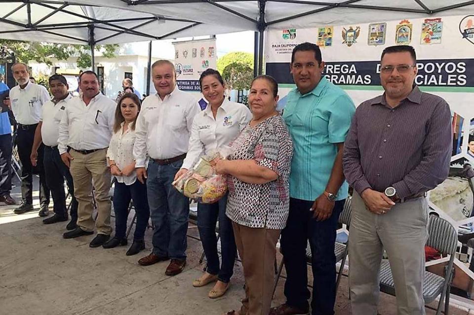 Familias loretanas reciben apoyos de programas sociales Familias loretanas reciben apoyos de programas sociales