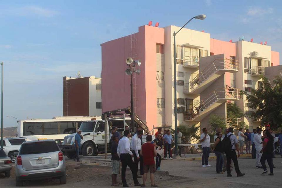 Ya no queremos vivir en Chula Vista advierten vecinos en reunión con Infonavit Ya no queremos vivir en Chula Vista advierten vecinos en reunión con Infonavit