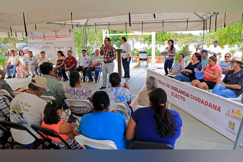 Gobierno de Los Cabos gestiona beneficiospara90 familias de la zona rural Gobierno de Los Cabos gestiona beneficios para 90 familias de la zona rural