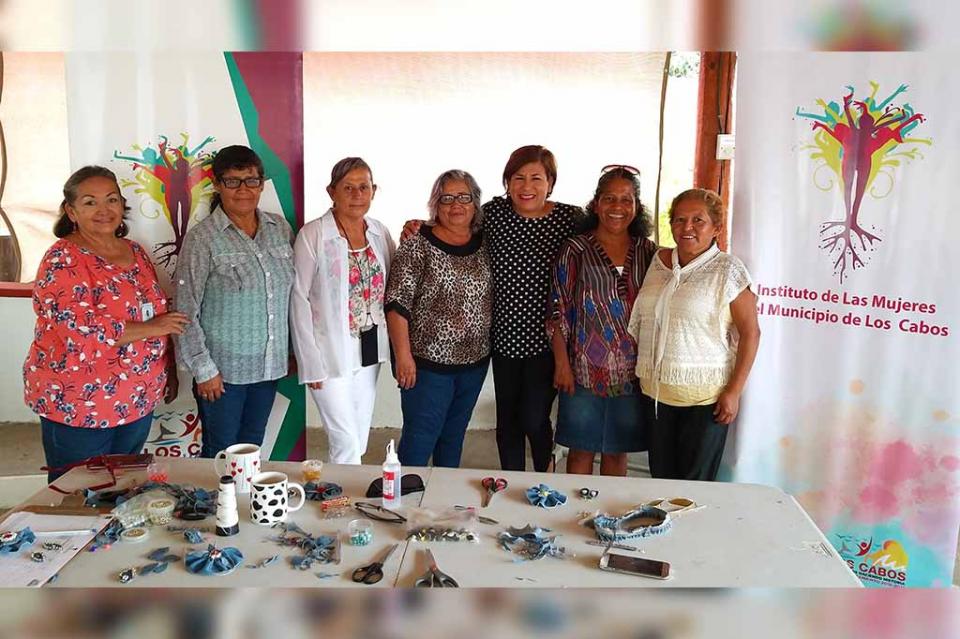 Taller ReciclArte y Clases de Yoga ofrece el Instituto de las Mujeres de Los Cabos Taller ReciclArte y Clases de Yoga ofrece el Instituto de las Mujeres de Los Cabos