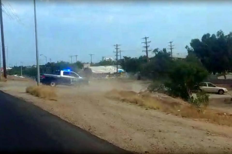 Persiguen auto sospechoso por calles de La Paz, hubo un detenido Persiguen auto sospechoso por calles de La Paz, hubo un detenido