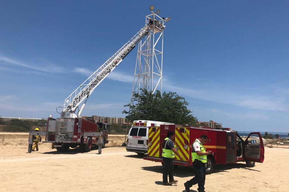 Mujer quiso quitarse la vida tirándose de una torre de alumbrado del campo Yenekamú Mujer quiso quitarse la vida tirándose de una torre de alumbrado del campo Yenekamú