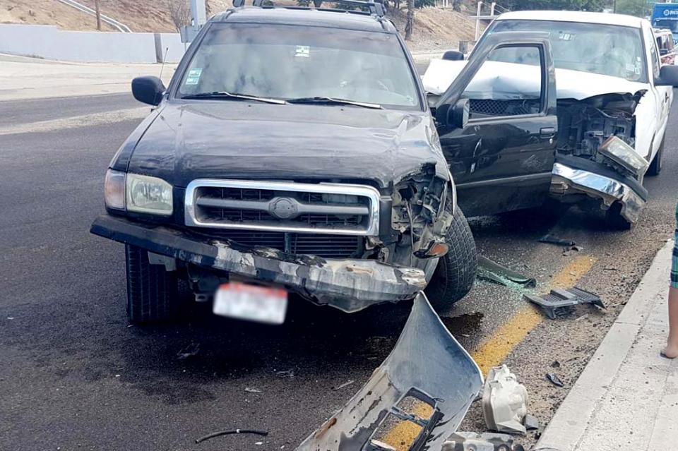 Chocan dos camionetas en San José Viejo Chocan dos camionetas en San José Viejo