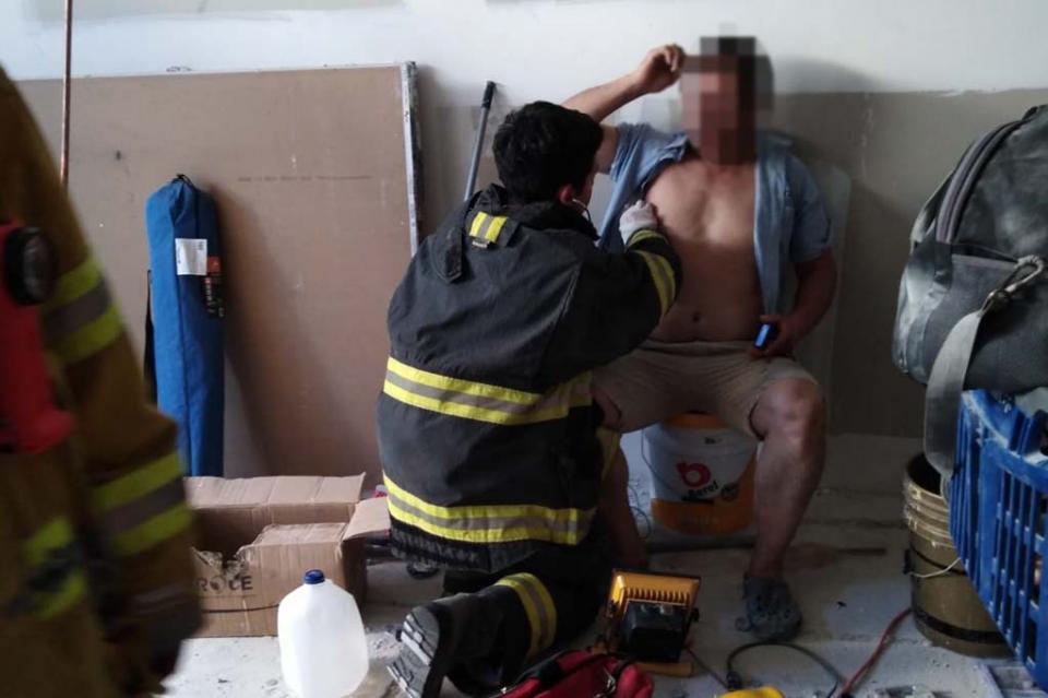 657978056780 Trabajador sufre descarga eléctrica en plaza San Lucas