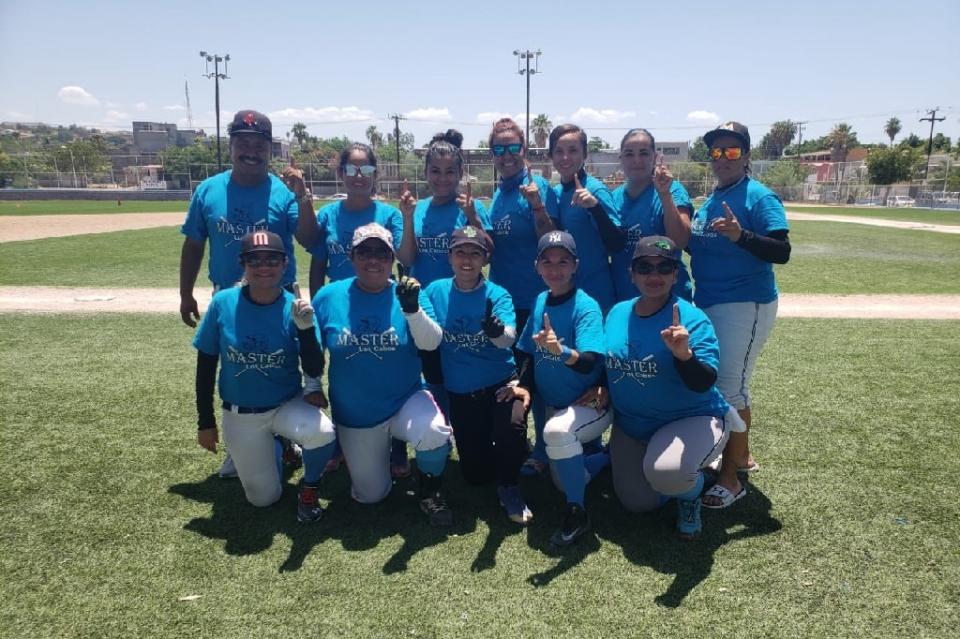 PhotoPictureResizer_190818_151727754_crop_1024x682 Los Cabos campeón Estatal Máster de Softbol