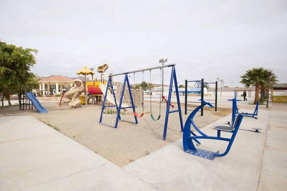 Habitantes de Bahía Tortugas cuentan con Plaza Pública completamente renovada Habitantes de Bahía Tortugas cuentan con Plaza Pública completamente renovada