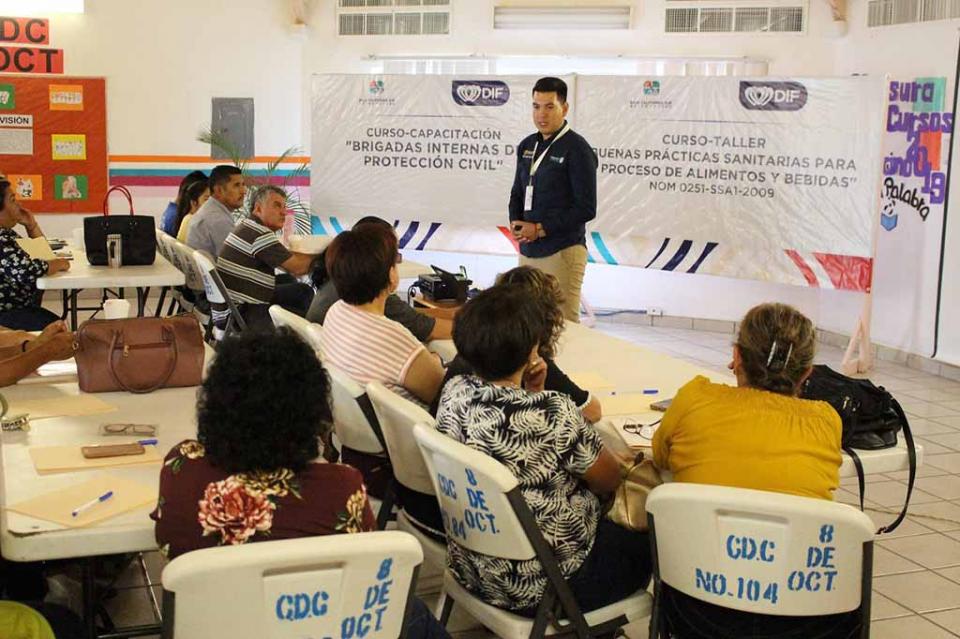 COEPRIS brinda curso a preparadores de alimentos de Centros de Asistencia Infantil COEPRIS brinda curso a preparadores de alimentos de Centros de Asistencia Infantil