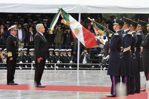 López Obrador monta guardia de honor en Monumento a Niños Héroes López Obrador monta guardia de honor en Monumento a Niños Héroes