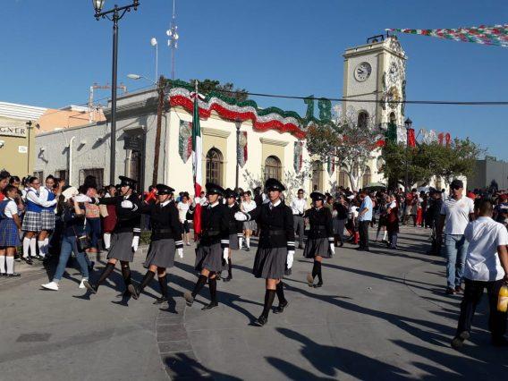 Concurrido desfile conmemora del 16 de septiembre en San José del Cabo Concurrido desfile conmemora del 16 de septiembre en San José del Cabo