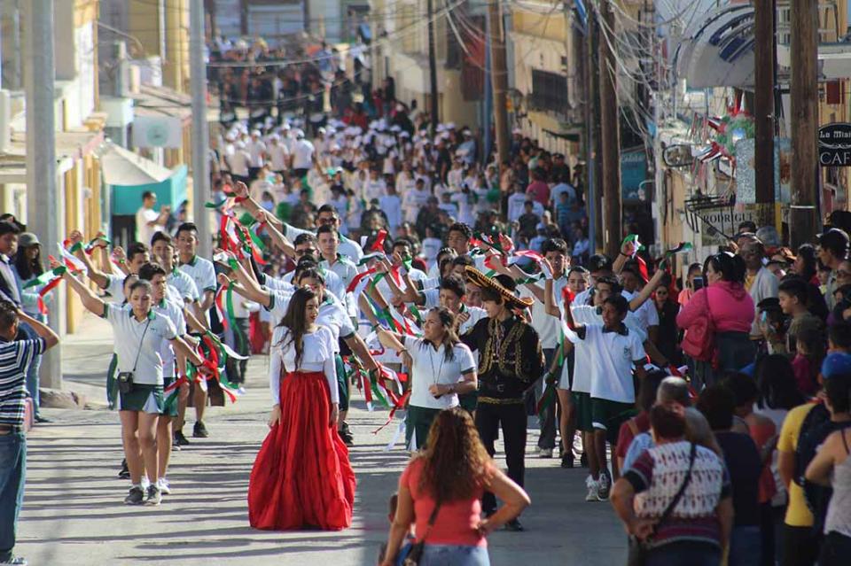 Esperan participación de 100 escuelas en tradicional desfile del 20 de Noviembre Esperan participación de 100 escuelas en tradicional desfile del 20 de Noviembre
