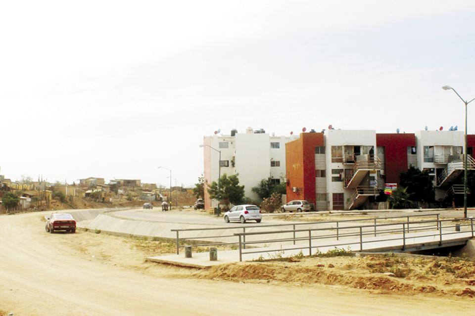 Revelan vecinos de Chula Vista que no quieren ser juguete de nadie, así que exigen reubicación Revelan vecinos de Chula Vista que no quieren ser juguete de nadie, así que exigen reubicación