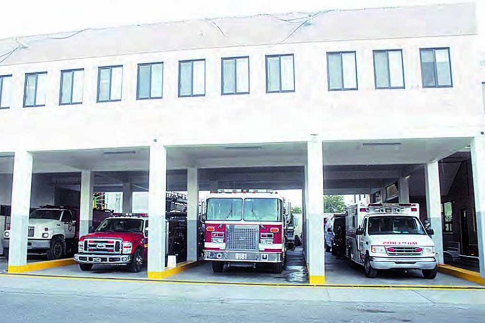 Unidades de Bomberos dieron servicio de ambulancias para traslado lesionados por causa de las lluvias en CSL: Juan Carbajal Unidades de Bomberos dieron servicio de ambulancias para traslado lesionados por causa de las lluvias en CSL: Juan Carbajal