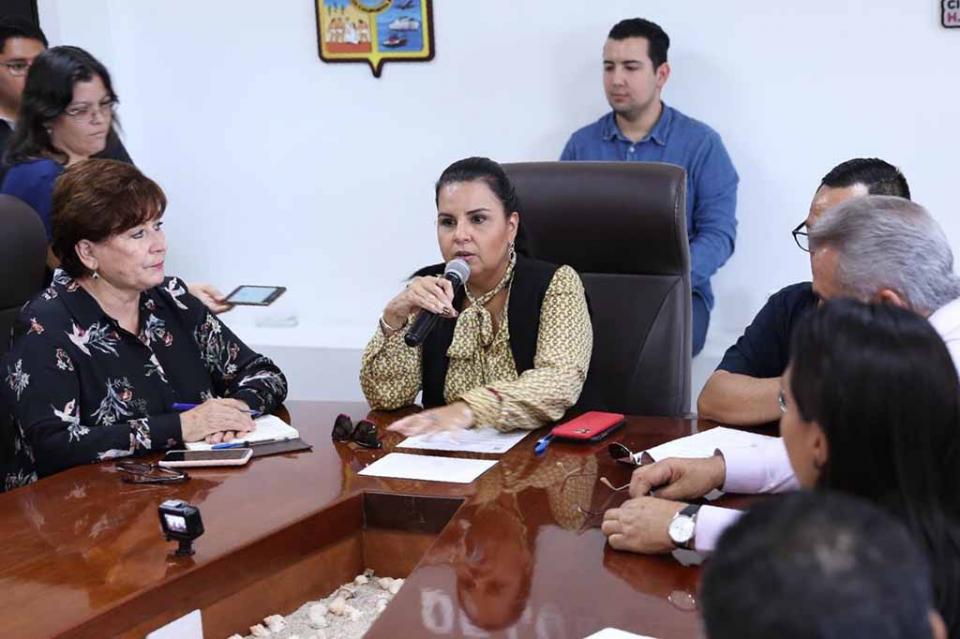 Es hora de levantarnos, es hora de reconstruir y de dar vuelta a la página: Armida Castro Guzmán Es hora de levantarnos, es hora de reconstruir y de dar vuelta a la página: Armida Castro Guzmán