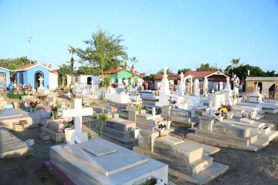 Más de 20 Toneladas de Basura son retiradas de los panteones después del Día de Muertos Más de 20 Toneladas de Basura son retiradas de los panteones después del Día de Muertos