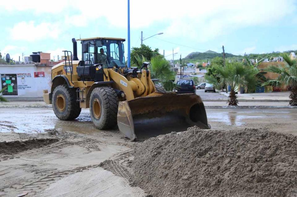 Servicios Públicos trabaja en calles, caminos y avenidas afectadas por el paso de la Tormenta Raymond Servicios Públicos trabaja en calles, caminos y avenidas afectadas por el paso de la Tormenta Raymond