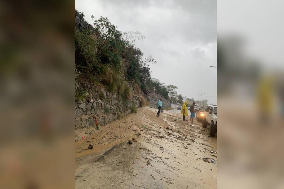 New Project - 2019-11-17T194536.421 Lluvias afectan vialidad en corredor turístico