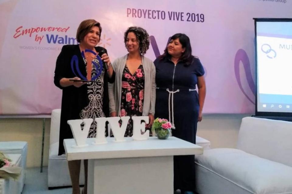 New Project - 2019-11-19T103547.906 Reconocen a Lorena Cortés con el proyecto VIVE 2019 en Coatepec, Veracruz