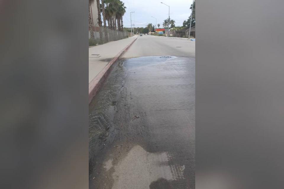 New Project - 2019-11-26T141503.470 Gran derrame de aguas negras sobre bulevar principal Tiburón en comunidad La Playa