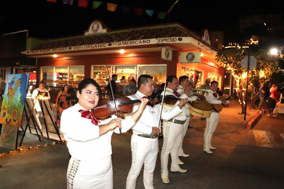 “Viva La Plaza” presenta un programa navideño para toda la familia en la Plaza Amelia Wilkes. “Viva La Plaza” presenta un programa navideño para toda la familia en la Plaza Amelia Wilkes