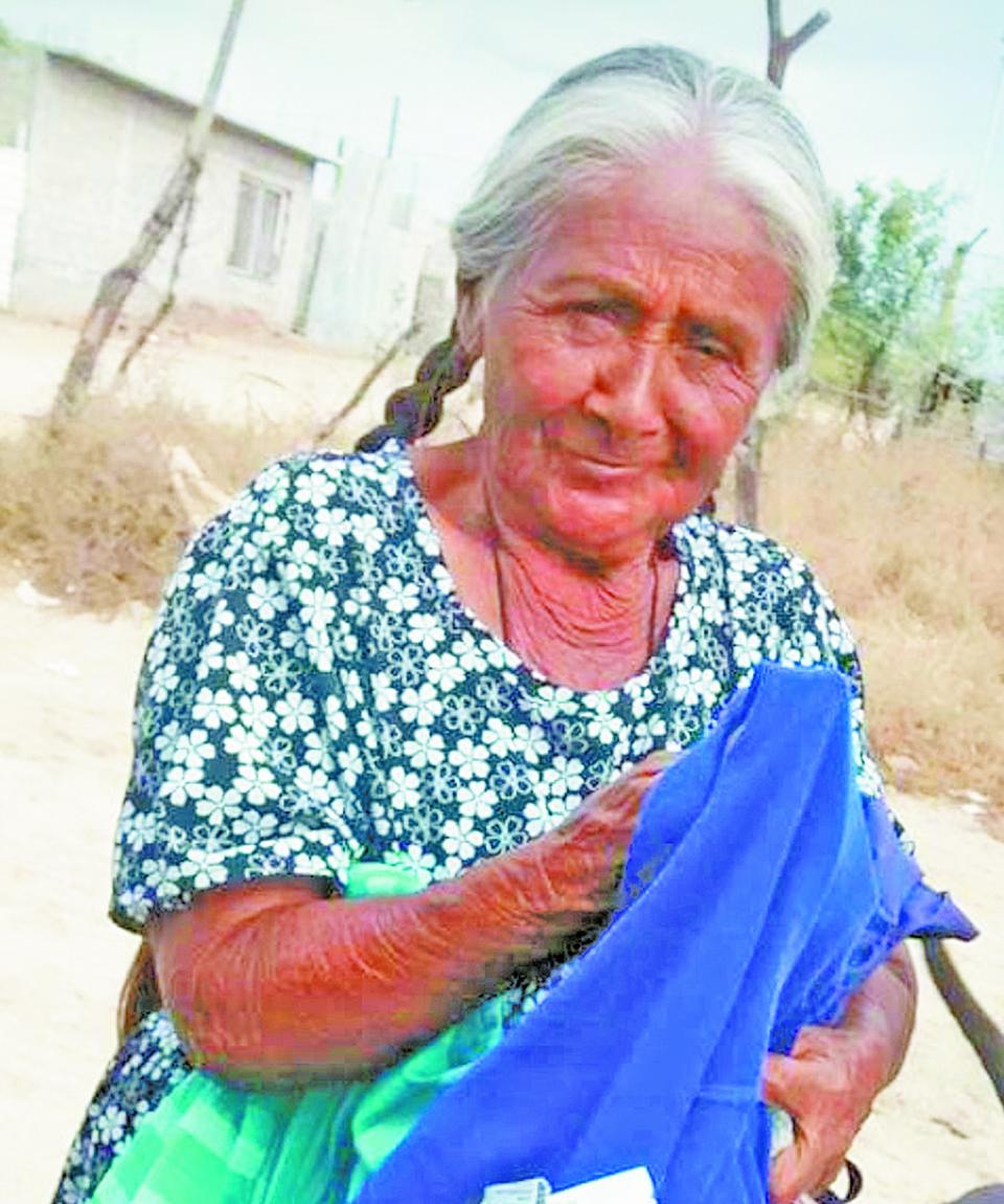 NOTA HUMANA 2- Doña Maty Mateo Alegro Doña Maty elabora piñatas en esta temporada, actividad que la hace sentirse útil