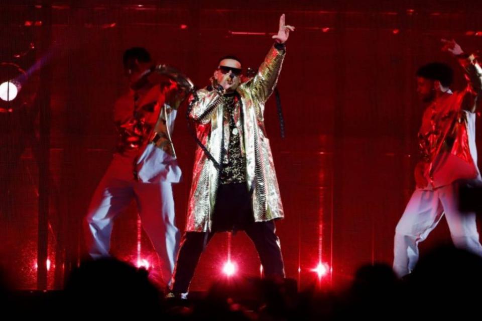 New Project - 2019-12-08T142914.947 Rafaguean Coliseo de San Juan de Puerto Rico después de concierto de Daddy Yankee