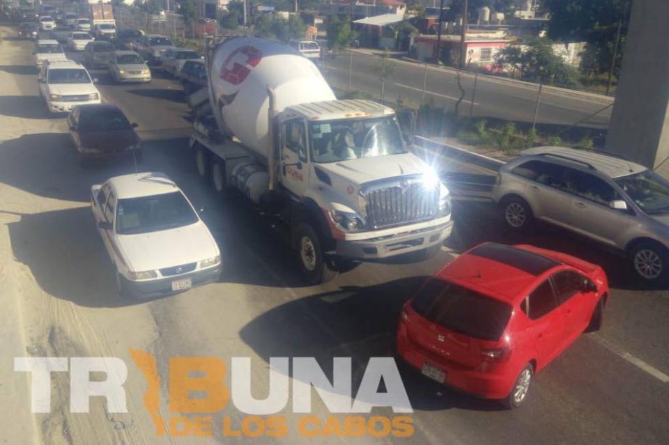 New Project - 2019-12-13T111059.649 Chocan vehículo y camión revolvedor de cemento en SJC